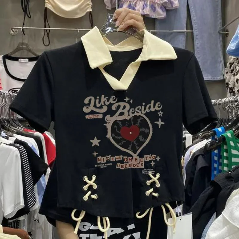 

Женский укороченный топ с коротким рукавом, с отложным воротником