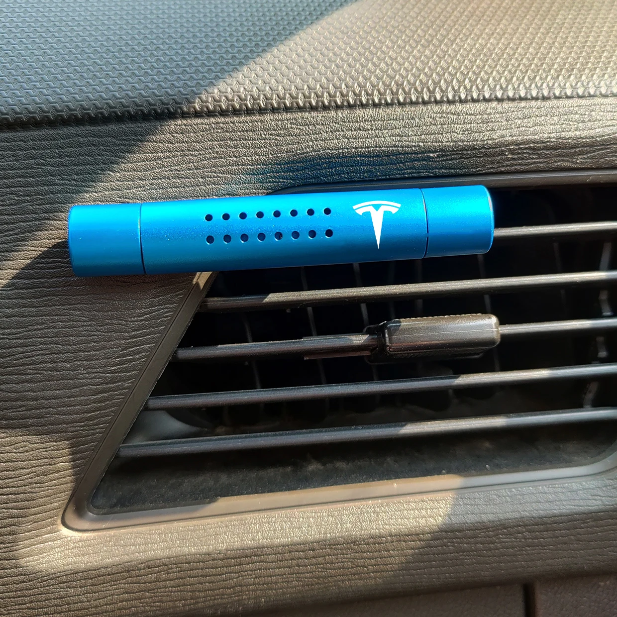 Car Aromatherapy FOR Tesla Roadster model 3 model X model Y Model S space X Car Air Freshener Outlet Aromatherapy Clip Sticks