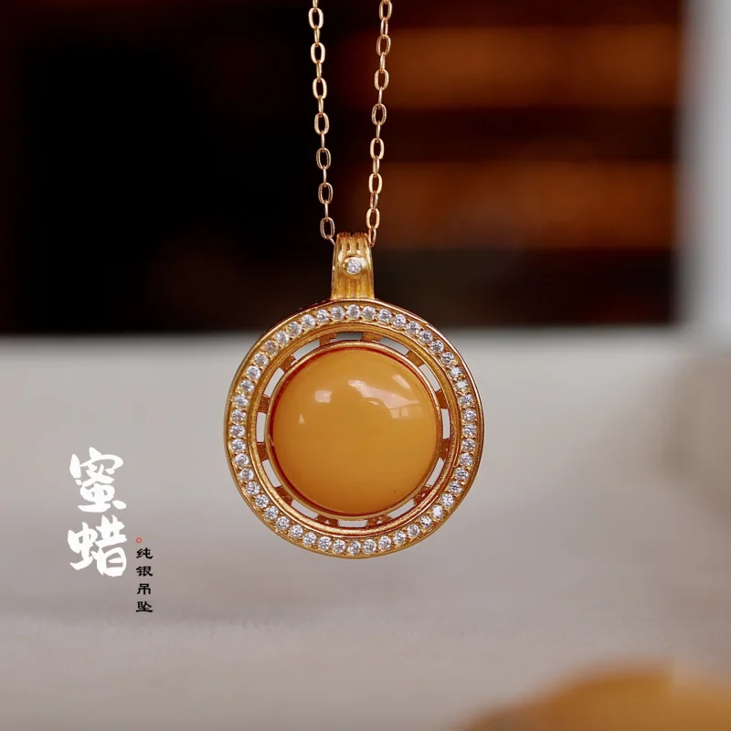

Natural Chicken Fat Yellow Beeswax Pendant Full S925 Sterling Silver Inlaid Round Shape