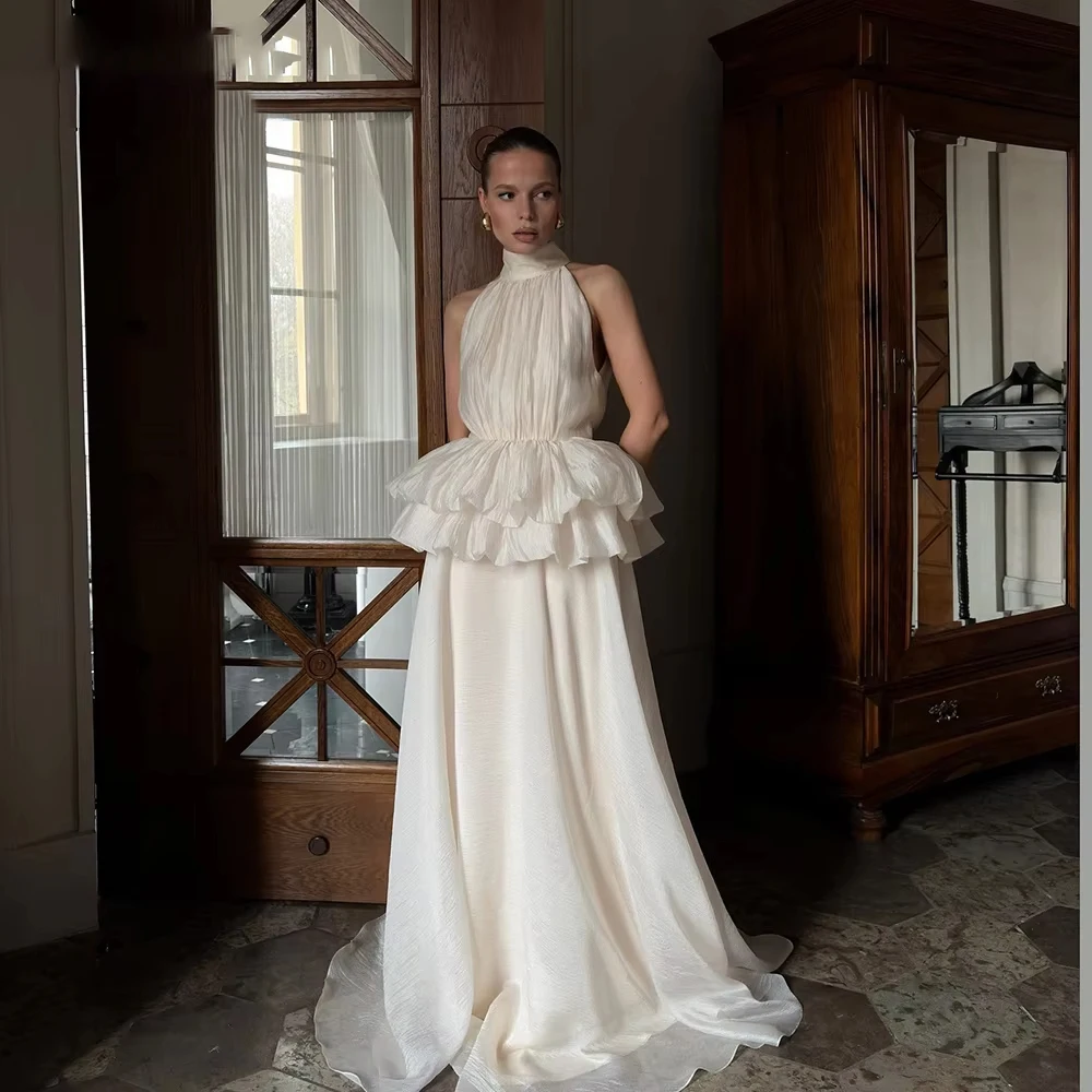 Cremefarbenes, glänzendes Abendkleid mit Neckholder, A-Linie, ärmellos, lange Kleider für formelle Anlässe, Damen, plissierte, gestufte Abendkleider, maßgeschneidert
