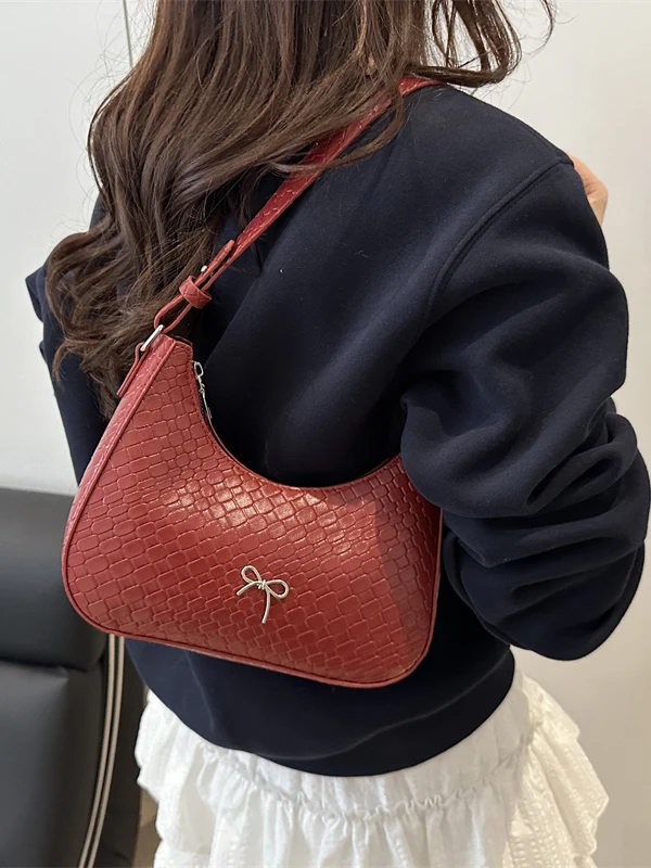 2025 New Fashion Underarm Bag Single Shoulder Knitted Pattern Handbag Pure Color Simple High-End Feel New Moon Bag for Youth