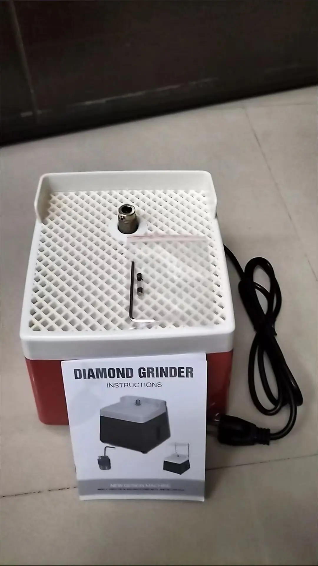 Mini Desktop Automatic Water Stained Glass Grinder with Worktable, Dual Voltage 110V/220V for DIY Glass Polishing & Grinding