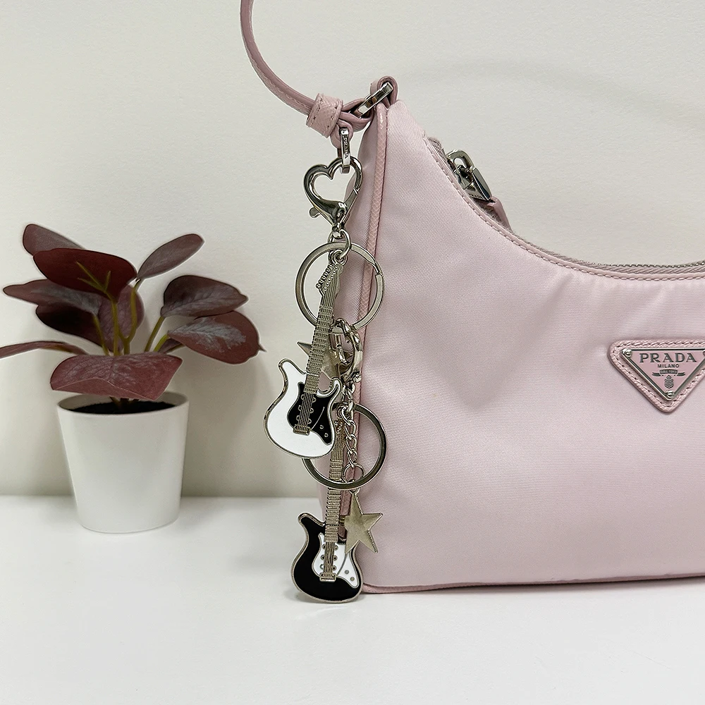 [معدن فضي/نقطة قلب] Rockstar Vibe Keyring Bag Charm AirPods Keychain Key Holder High Teen (نمط)