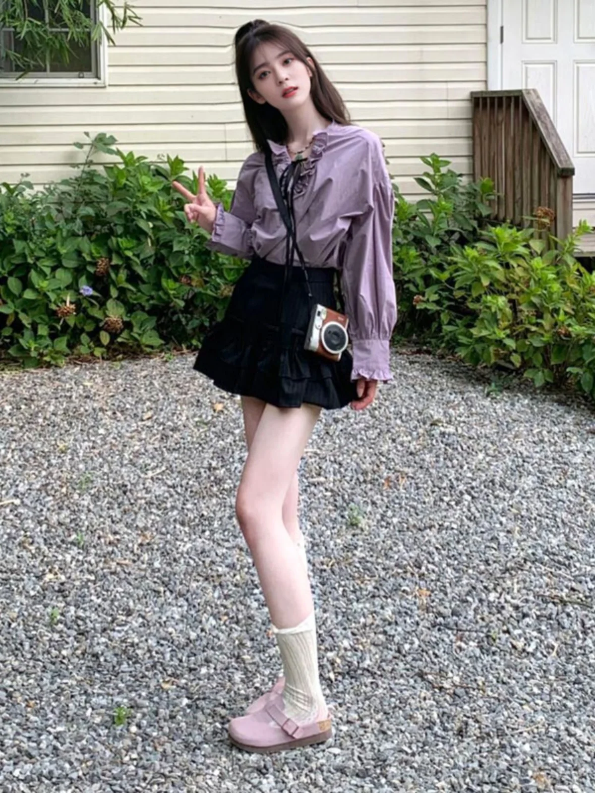 

Весенний модный комплект: фиолетовая рубашка и юбка. Уникальный красивый комплект из двух предметов средней длины. Элегантная студенческая рабочая униформа малого размера.