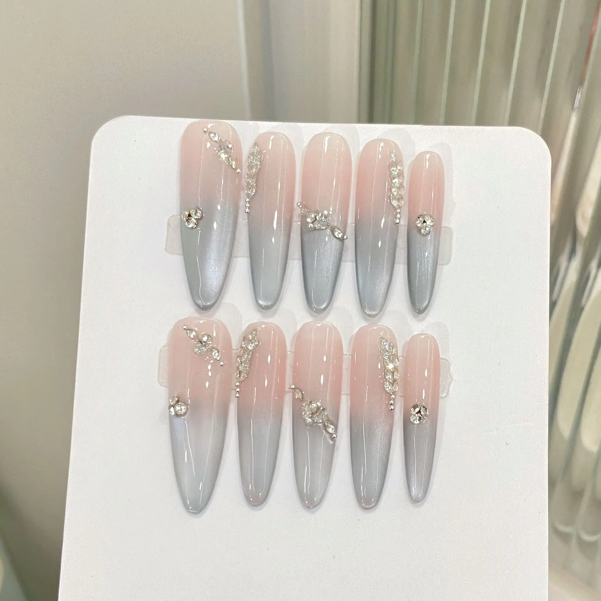 10Pcs Glitter Diamond False Nail Tips Simple Cat's Eye Gradient Blue Handmade Extra Long Nails Press on Wearable Fake Oval Nails