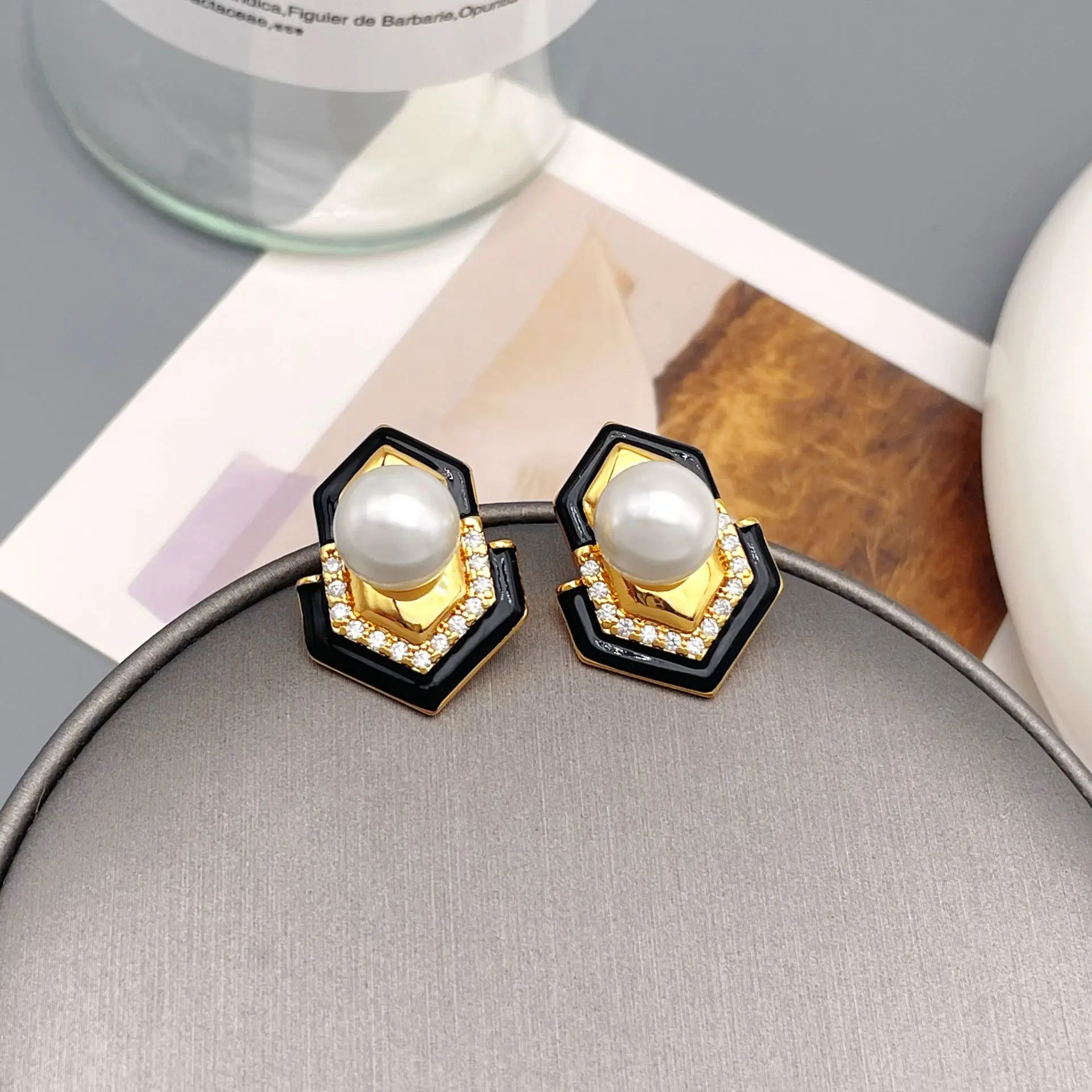 

European and American retro geometric zirconium drop glaze pearl temperament niche fashion design stud earrings