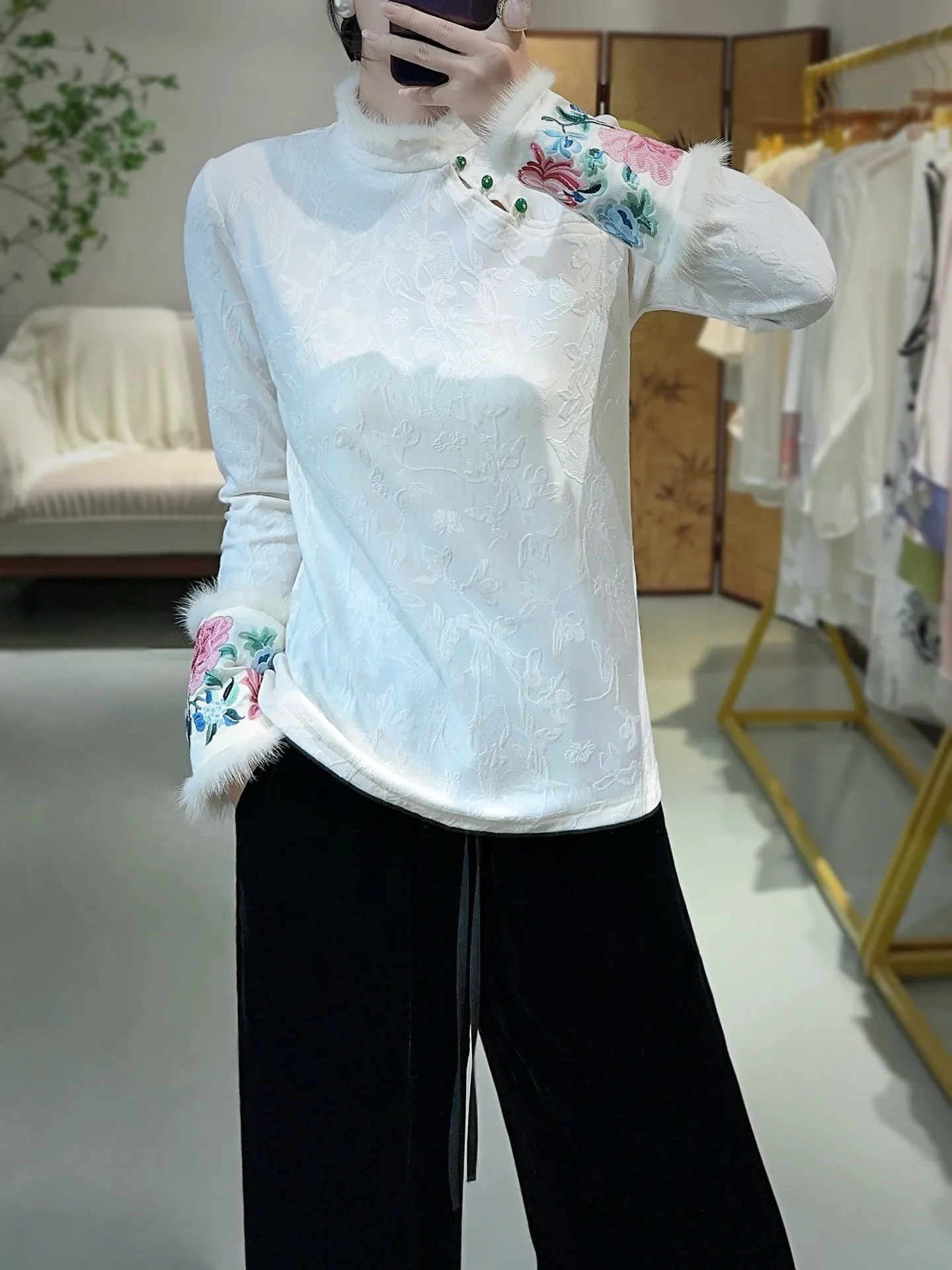 High Quality Autumn Winter Top New Chinese Style Top Women's O-Neck Embroidery Flowers Slim Soft And Comfortable Shirt S-XXL