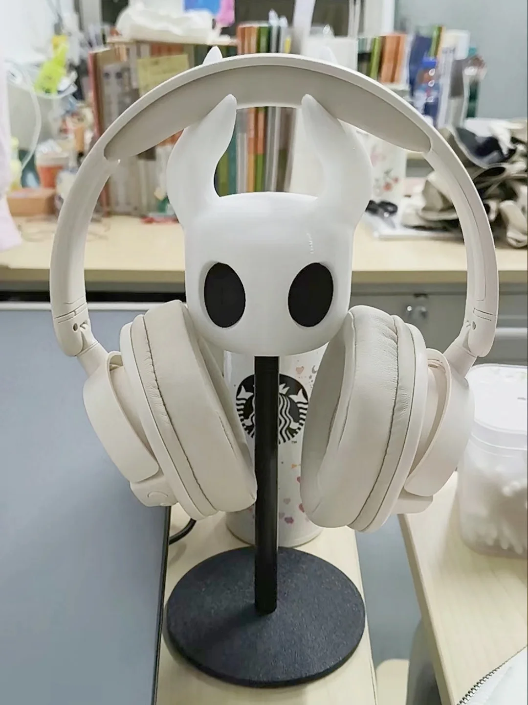 ホロウナイトゲームコントローラーベースブラケットとヘッドフォンスタンドかわいいデスクトップ装飾クリスマスギフトアニメコスプレアクセサリー