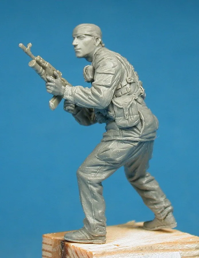 1:35 Modern n Shock Soldier Ukraine Battlefield New Model