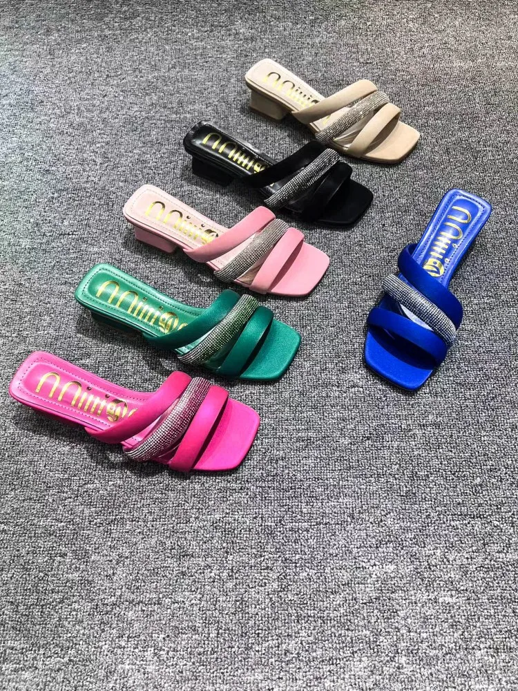 

Модные мюли на массивном каблуке, летняя новинка, женские шлепанцы-сандалии, трендовые слипоны, дышащие, с открытым носком, на резиновой подошве