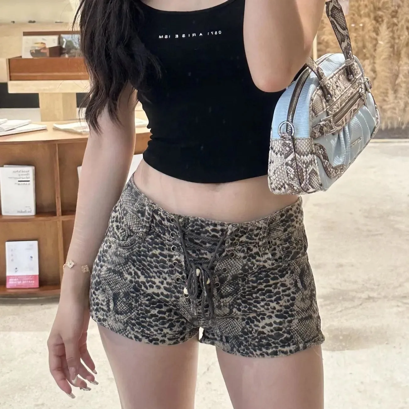 

2025 American Vibe, джинсовые шорты с поясом и леопардовым принтом, женские летние утягивающие шорты, широкие брюки с высокой талией