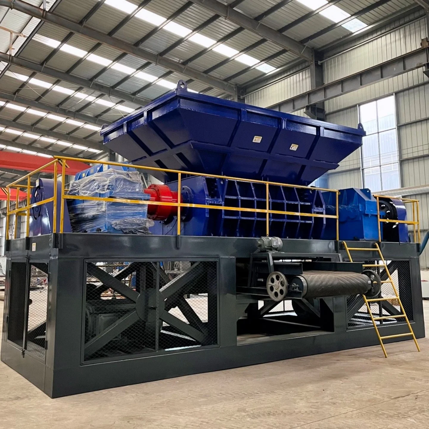 Large Scale Double Shaft Shredder Machine For Scrap Metal Rubber Tire Extruder Purgings Industrial Recycling Crusher