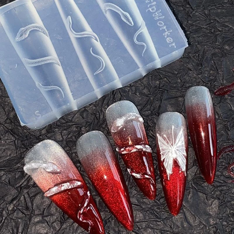 แม่พิมพ์ซิลิโคนสำหรับตกแต่งเล็บ 3 มิติ ลายงู 1 ชิ้น สำหรับงาน DIY ตกแต่งเล็บ สร้างสรรค์งานศิลปะบนเล็บ สวยงาม น่ารัก ผลิตภัณฑ์สำหรับเล็บ