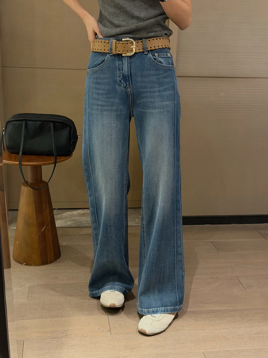 

Retro Waed Slim Wide Flared Denim Jeans Women's Loose Fitting High Waist Wide Leg Pants Spring 2026 New Korean Sle