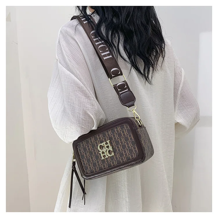 قادم جديد! حقيبة كاميرا مطبوعة بالزهور - حقيبة كتف مربعة أنيقة للنساء. عصري ومتعدد الاستخدامات، مثالي للاستخدام اليومي #5