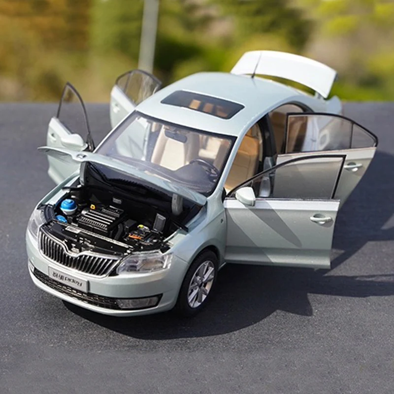 1-18-skoda-2016-modelo-de-coche-de-aleacion-rapida-vehiculos-de-metal-fundido-a-presion-modelo-de-coche-simulacion-nino-juguete-coleccion-de-regalo