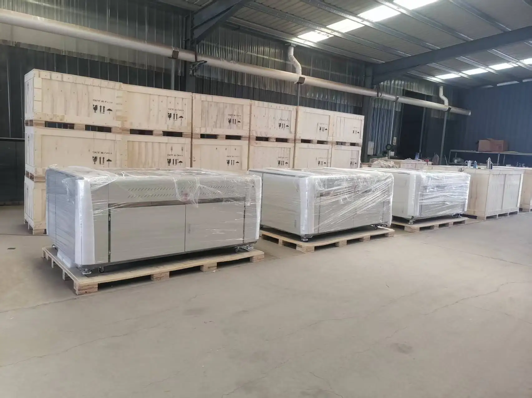آلة قطع النقش بالليزر CO2 ذات التنسيق الكبير 1390 60 وات-180 وات عالية الدقة لقطع النقش على الجلد والأكريليك والخشب