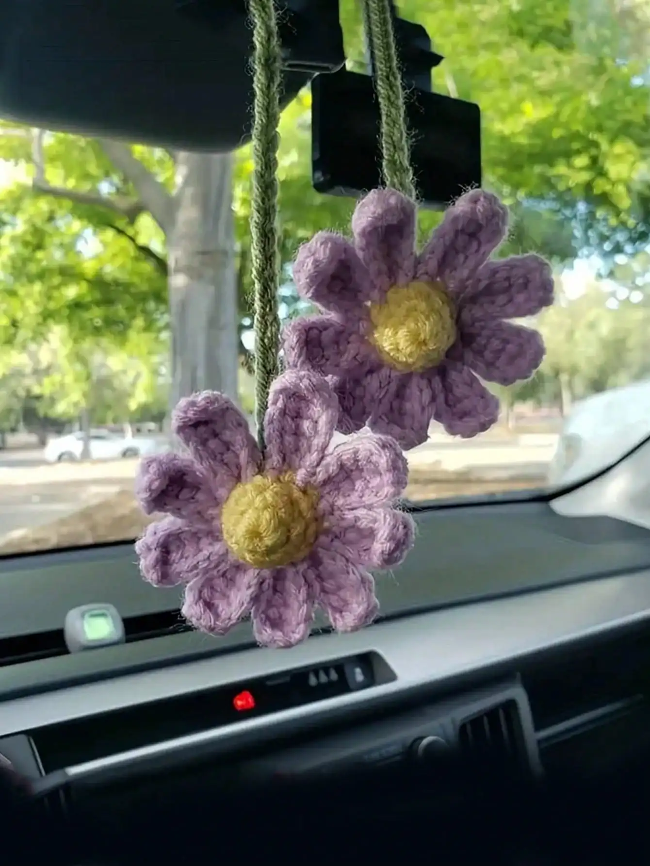 1Pc Car Hanging Ornament, Rearview Mirror Pendant, Hand-Woven Small Daisy Car Charm, Daisy Rearview Mirror Hanging Decor