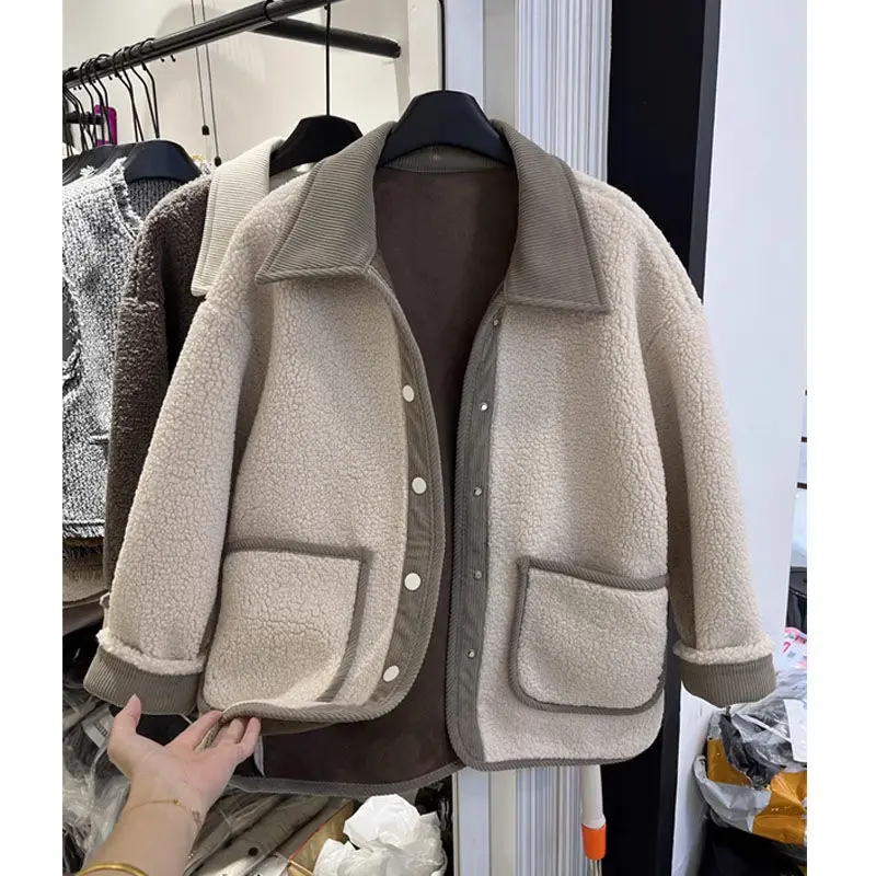 

French POLO Collar Color Blocked Fur Integrated Lamb Fur Coat for Women's New Loose and High-end Short Coat