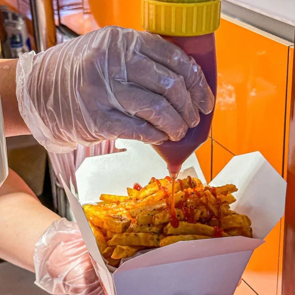 

Коммерческое подвесное ведро для соуса объемом 2,5 л, большое калибра и простое в использовании, идеально подходит для томатных, салата и карриных соусов