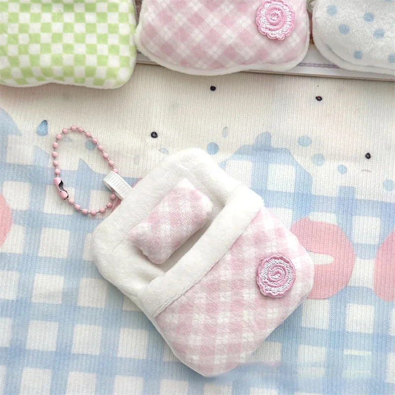 Nowy Uroczy Pluszowy Brelok do Kluczy w Kształcie Zwierzątka z Anime, Zawieszka do Torby, Mini Śpiwór z Koniczyną Czterolistną, Zawieszka do Plecaka