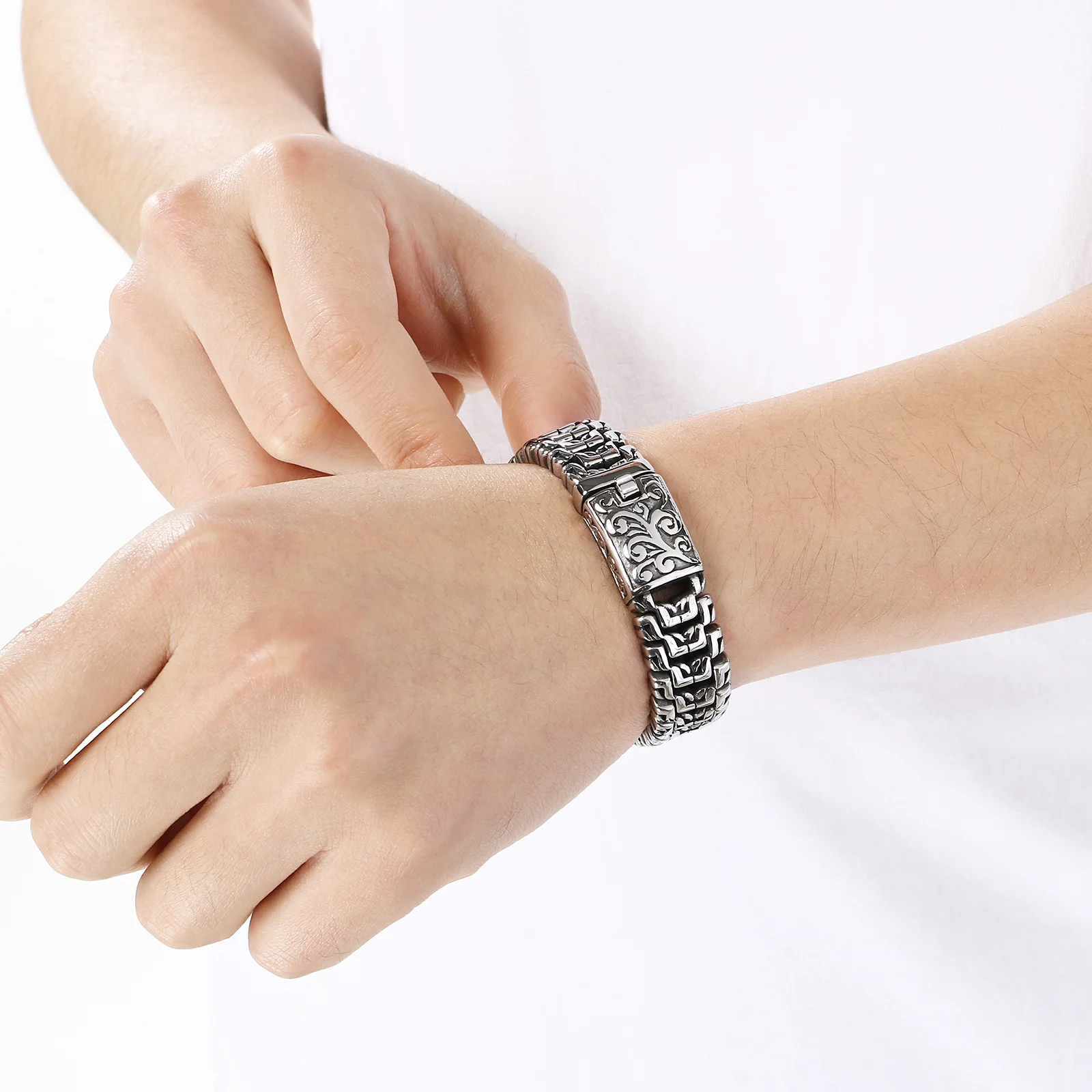 Stainless Steel Unique Design Dominant Life Tree Pattern Men's Bracelet Strong Personality Fashion Accessory