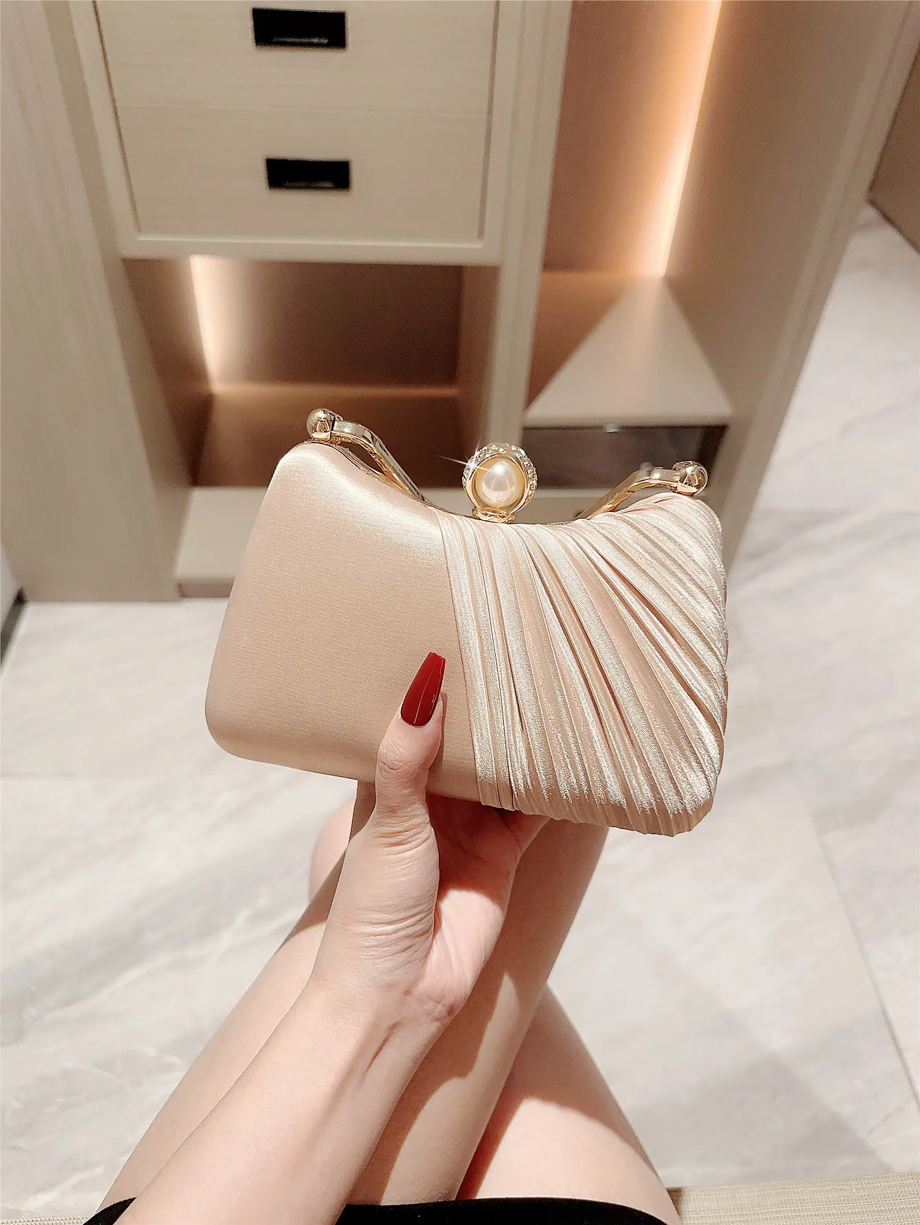 Fashion casual Satin Pleated Design Evening Bag Shiny Rhinestone Decor Prom Bag Romantic Wedding Bag Party Bag Evening Bag Dress Bag Bridal Bag Chain Bag Cocktail Handbag