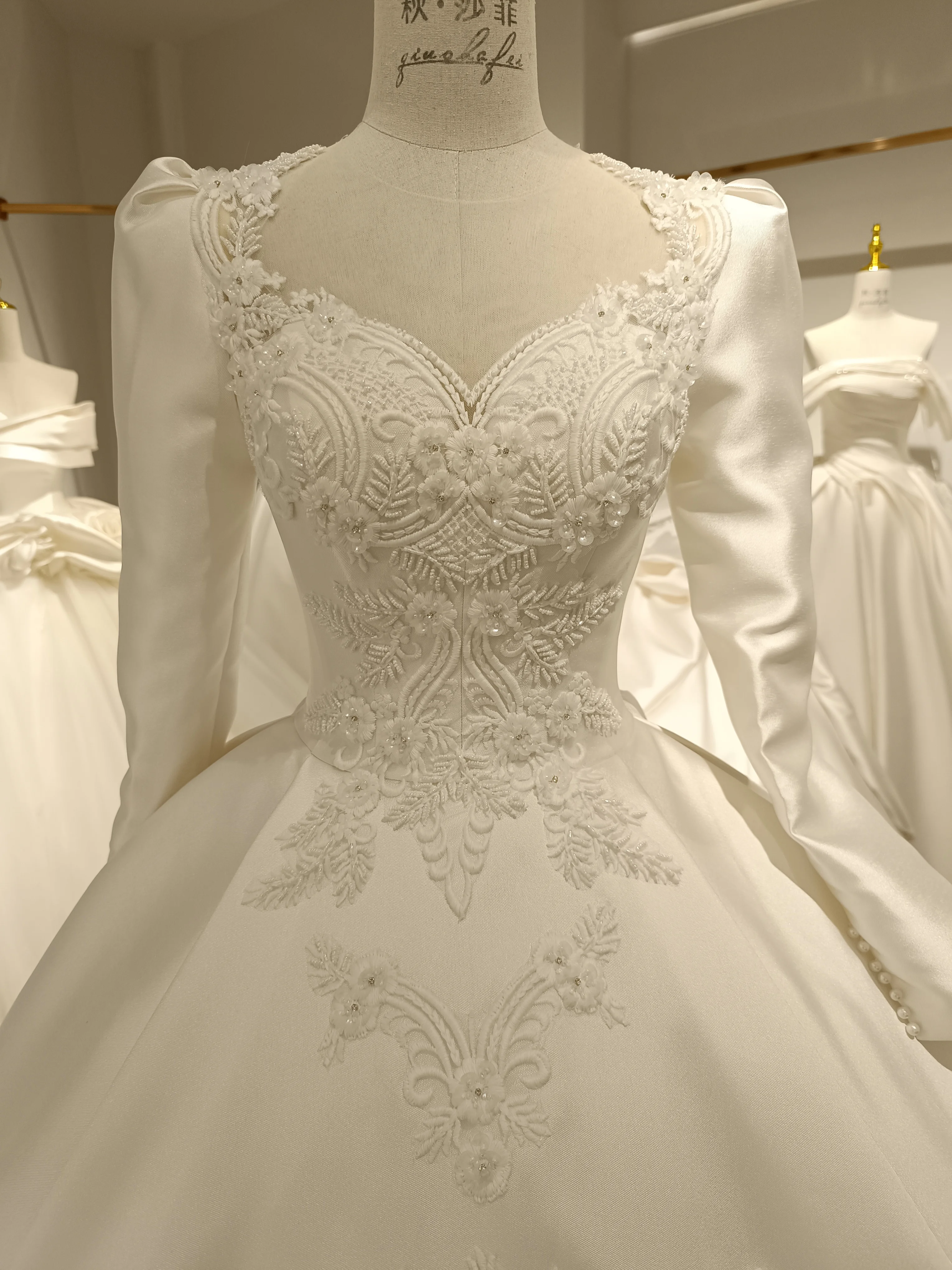 Robe de mariée en dentelle perlée, manches longues, coupe A Line, Icidal sion, présidence, décolleté, 2024