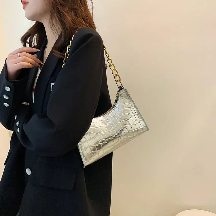 

Новая сумка-клатч 2026 года с вырезами и толстой цепочкой, однослойная сумка на плечо, минималистичный аксессуар, стильный регулируемый ремень через плечо