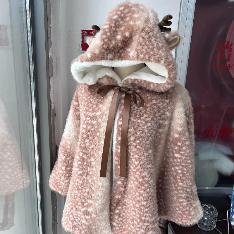 Capa navideña de punto de ciervo con estampado bonito de felpa japonesa para mujer, chaqueta gruesa con chal de alce a prueba de viento de ciervo Kawaii, invierno