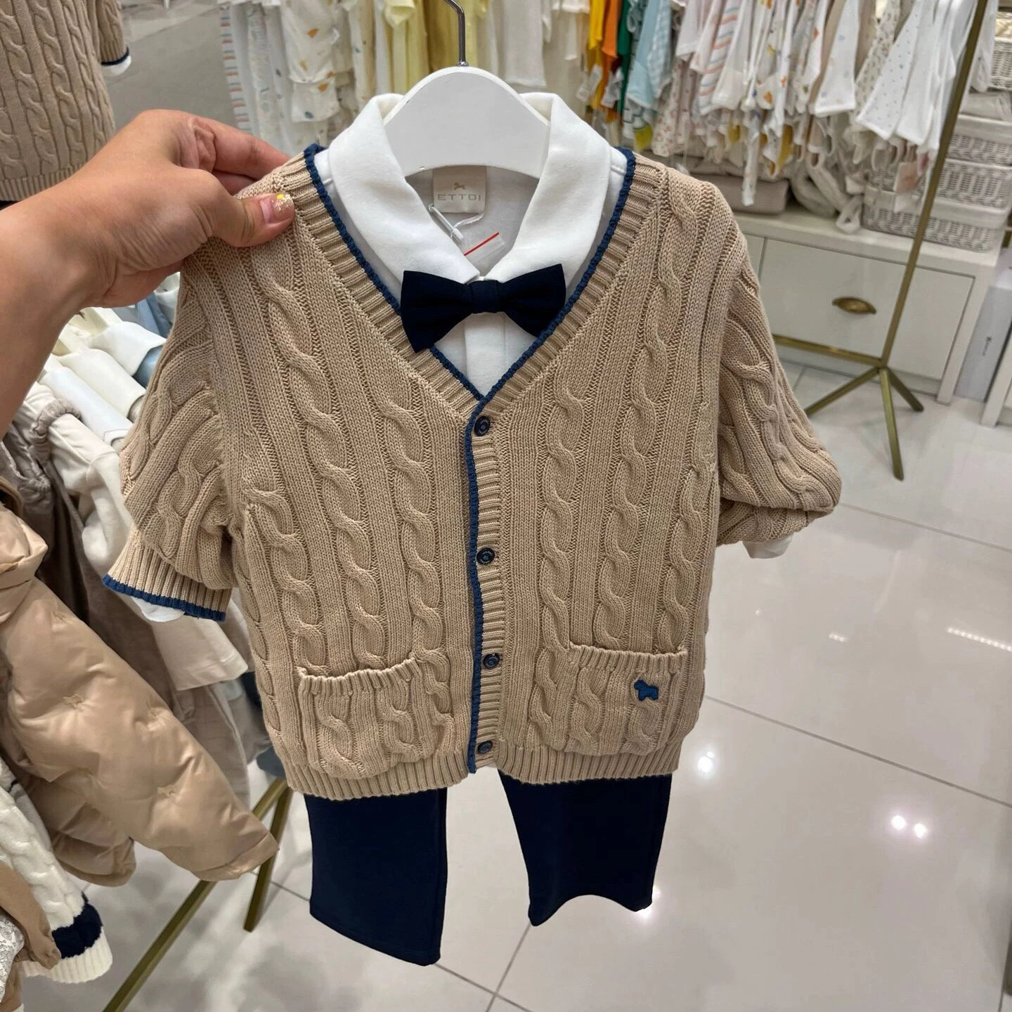 set-di-tre-pezzi-per-ragazzi-cardigan-lavorato-a-maglia-con-scollo-a-v-camicia-e-cravatta-stile-preppy-abbigliamento-autunnale-in-cotone-look-da-gentiluomo-per-bambini