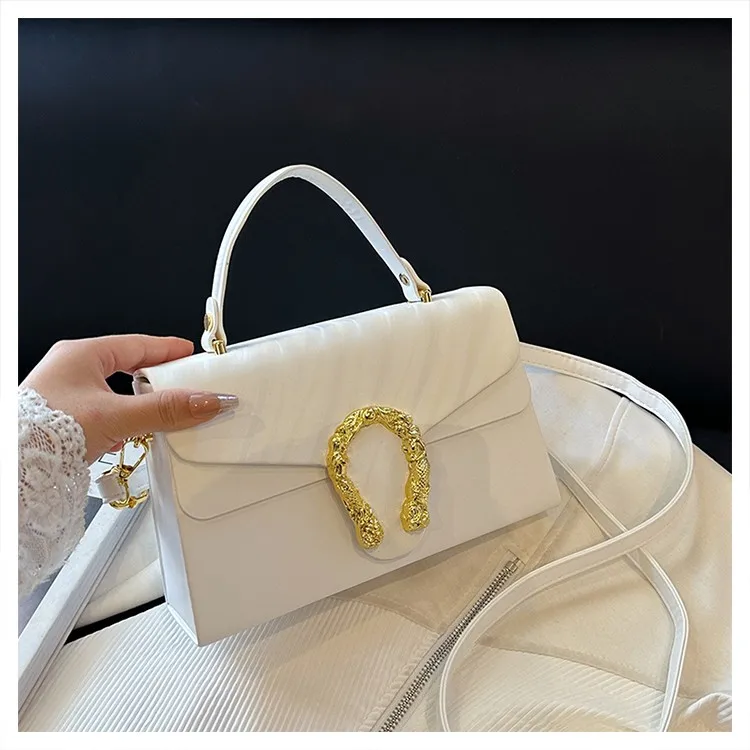 

Famous Women's Crossbody Bag Modern Luxury Chain Strap Shoulder Bag Fashionable And Trendy Handbag