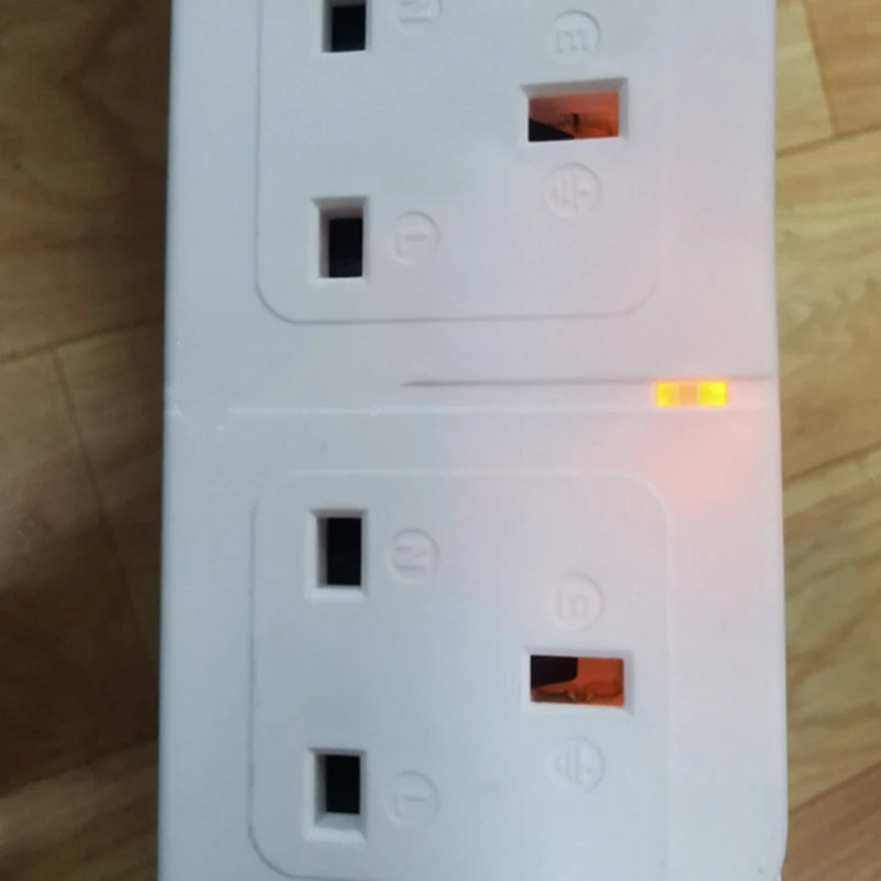 لوحة طاقة مع 4 مقابس و4 منافذ USB مع جهاز حماية من الحمل الزائد بطول كابل 2 متر للمكتب المنزلي (قابس المملكة المتحدة)