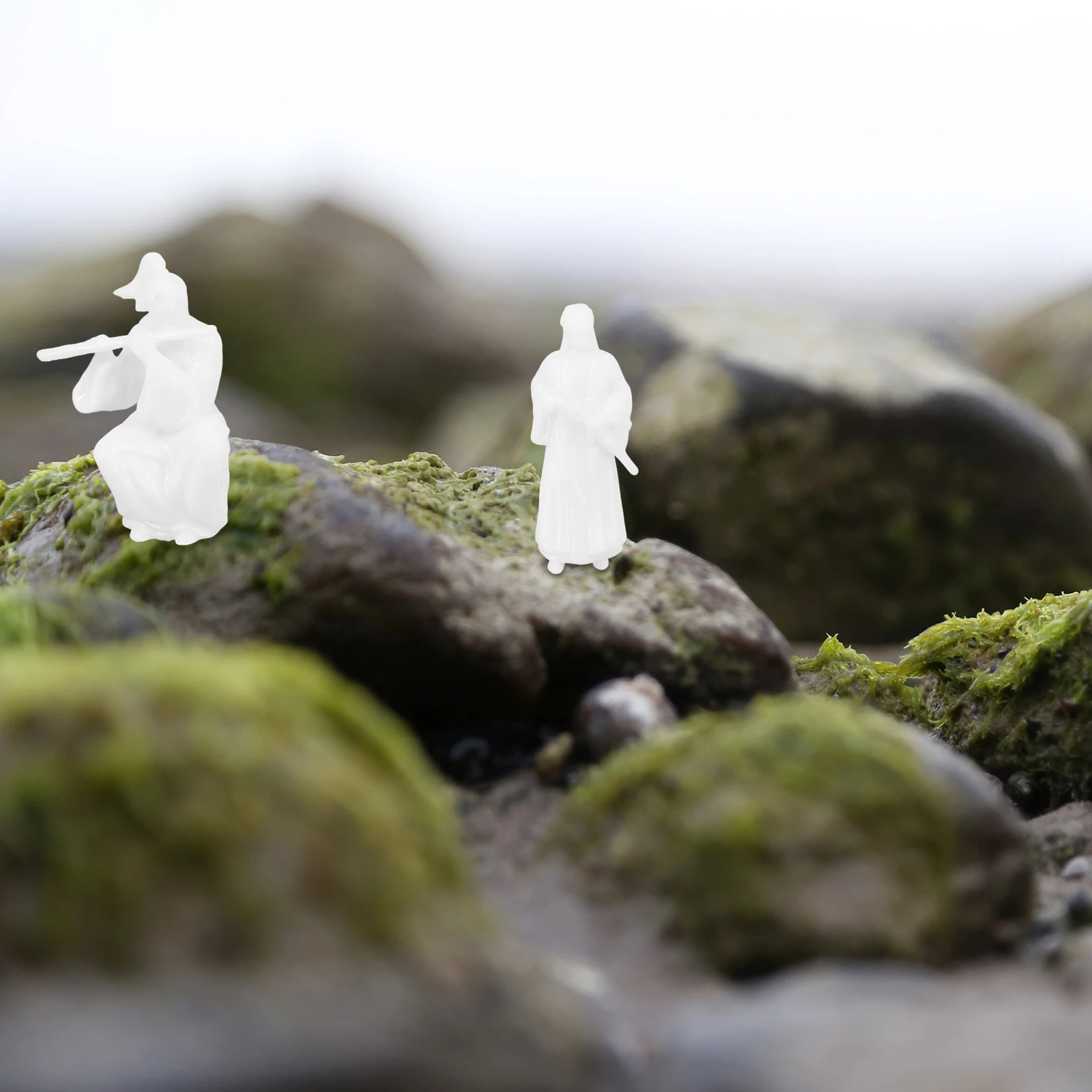 

2pcs Miniature Ancient Chinese Figures Statues Micro Landscape Figurines Office Decor Plastic Art Crafts Garden Accessories