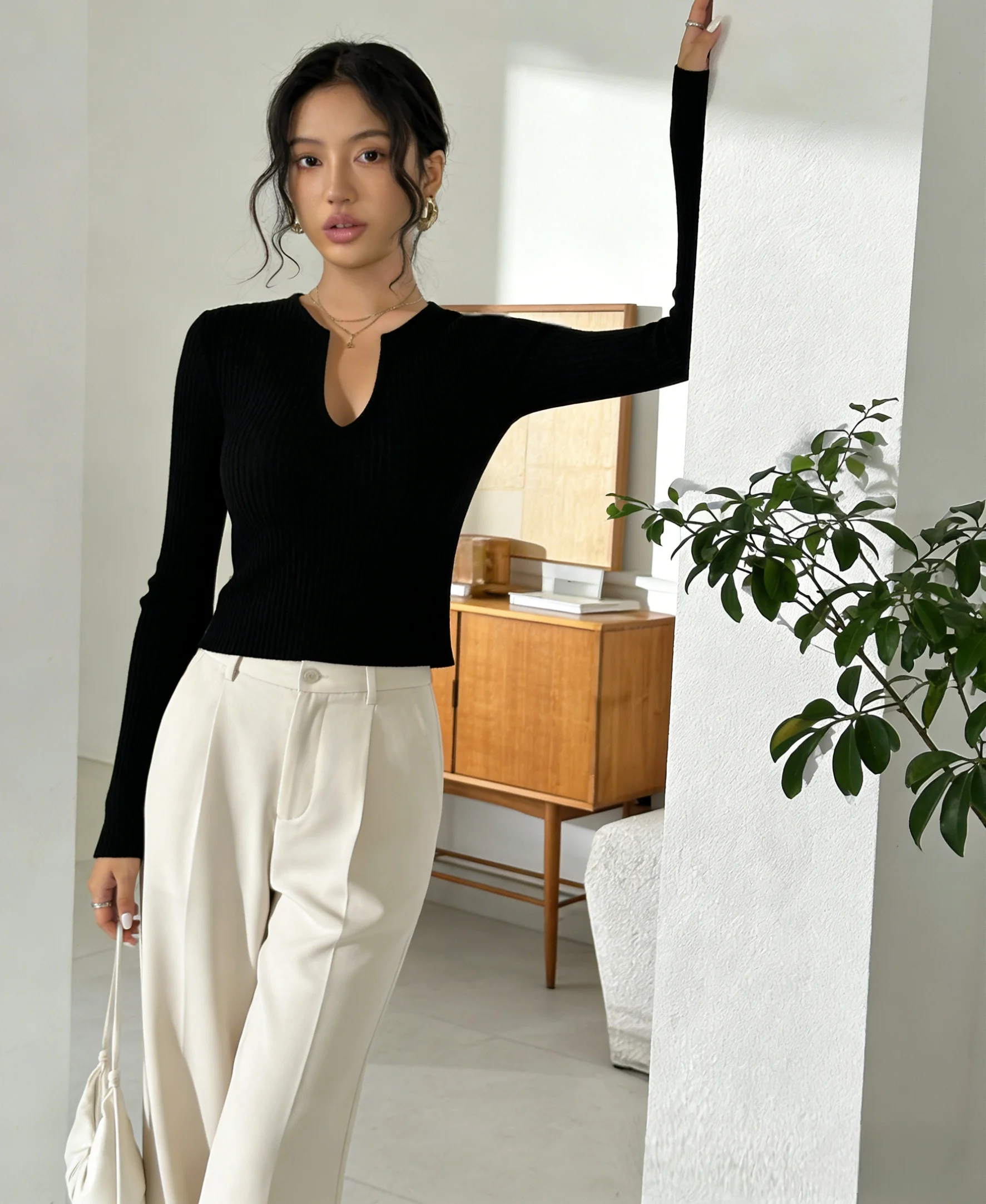 Top feminino de tamanho padrão com decote em V, estilo elegante de manga comprida outono e inverno, pulôver de fundo, estilo popular da moda