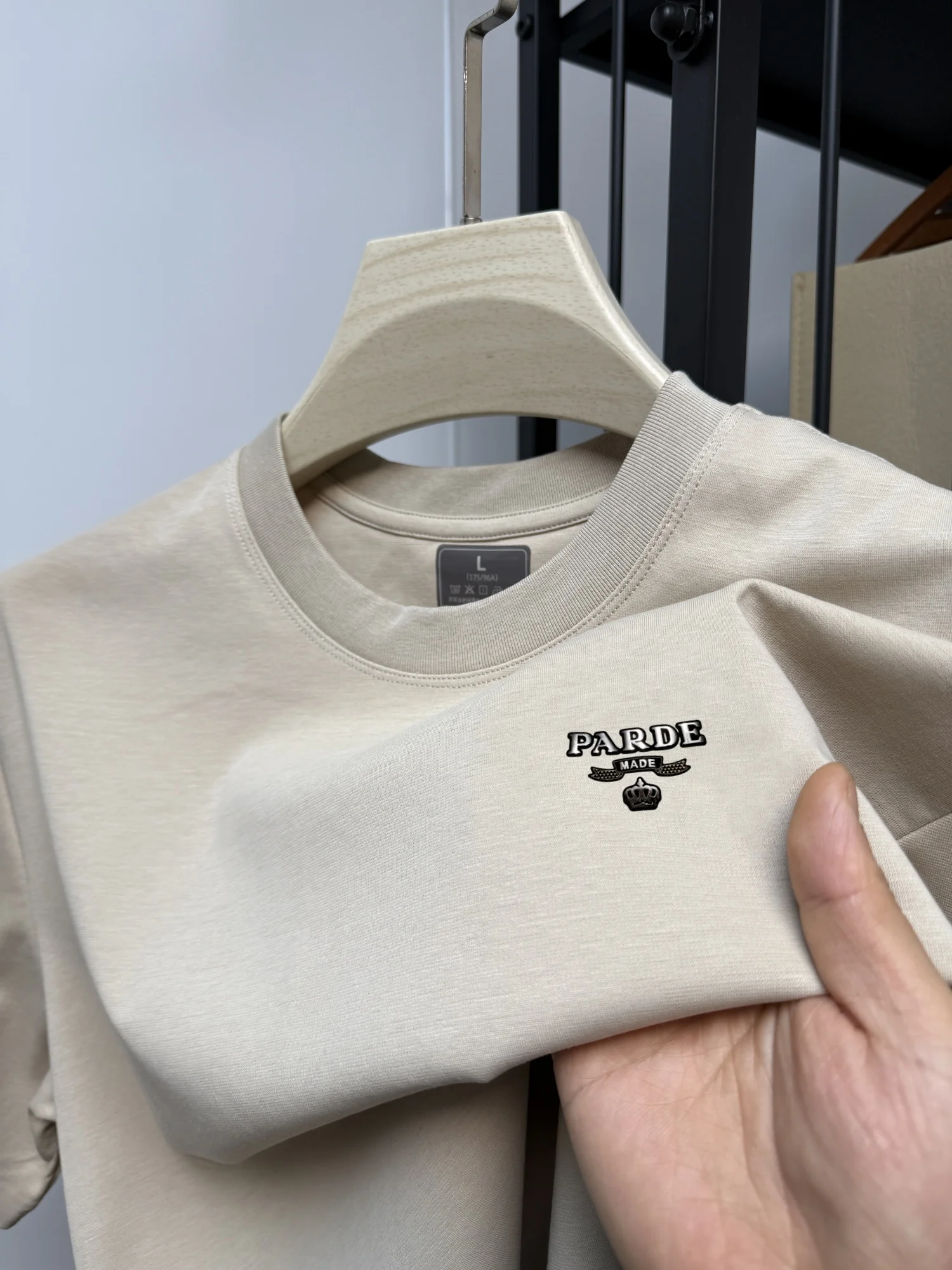 

2025 Men's T-shirts are top-quality, 100% pure cotton, sweat-absorbent, breathable and sunny. They are high-end T-shirts for men