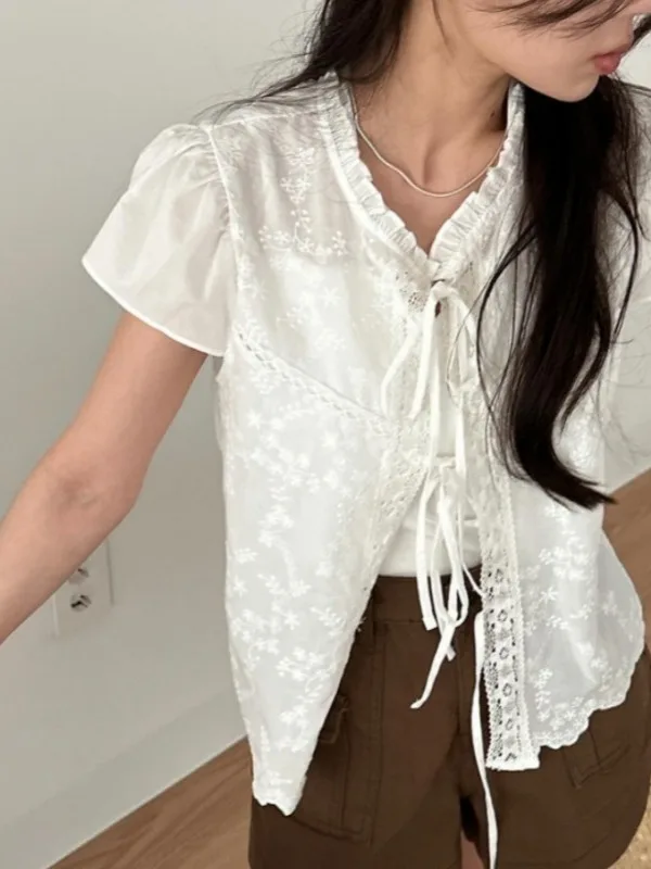 

Elegant Beautiful Women's Top Korean Style Soft Lace Splicing Embroidery Belted Wooden Collar Doll Shirt French Style Pu...