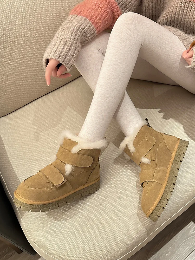 

2025 New Winter Thick-soled Leather Snow Boots Women's Velvet Non-slip Thickened Warm Northeast Large Cotton Shoes Short Boots