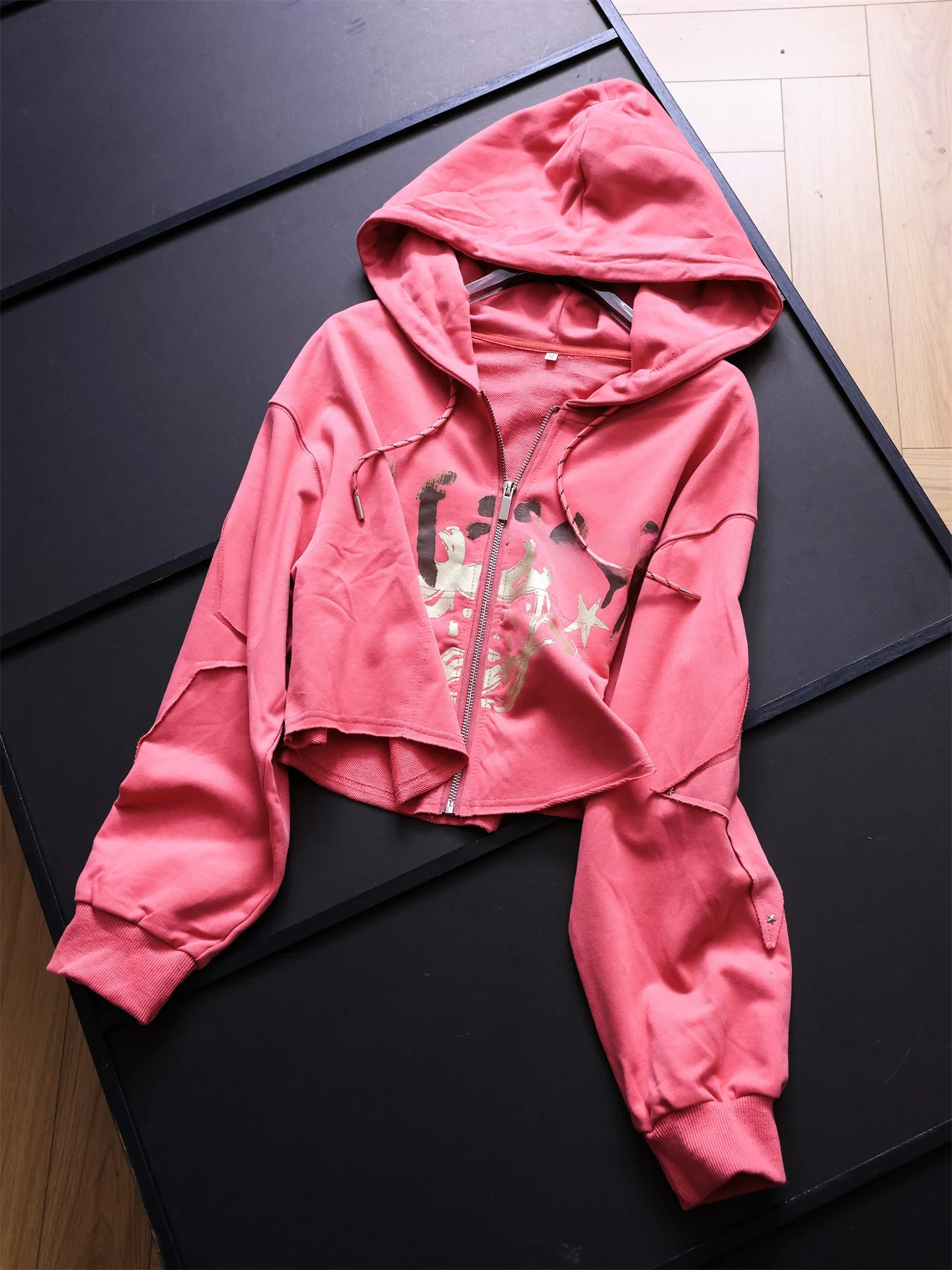 

Strawberry Gold Printing Short Hooded Zipper Women's Sweatshirt Long Sleeve Organic Cotton Loose Fit Sweet Style V937