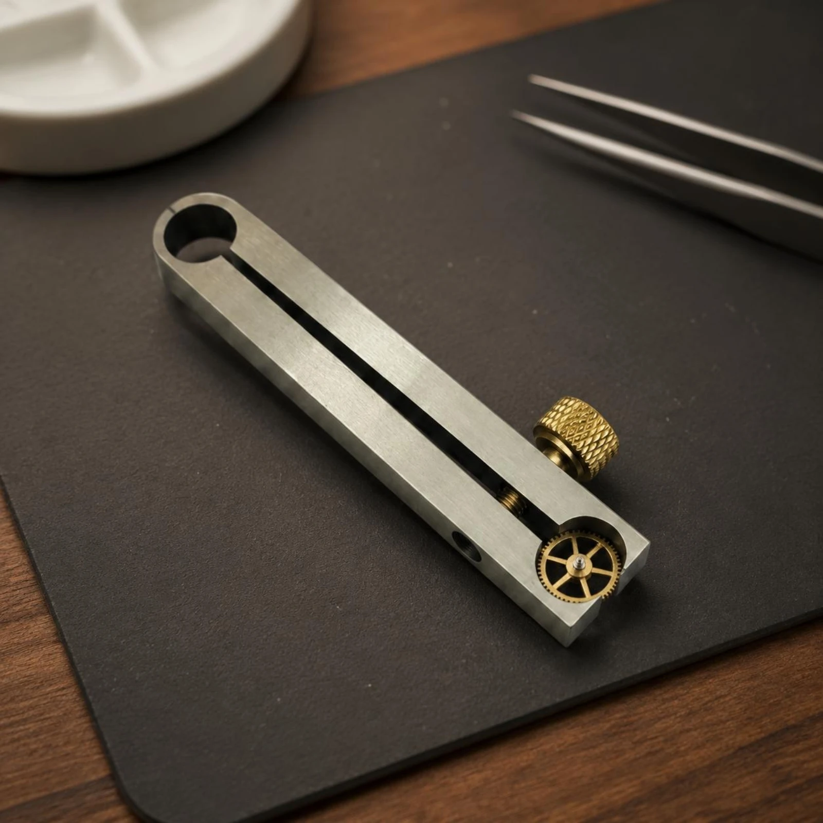 Center Wheel Clamp Secure Hold Watch Movement Vice Clamp Tool Easy to Use for Watch Repair Station