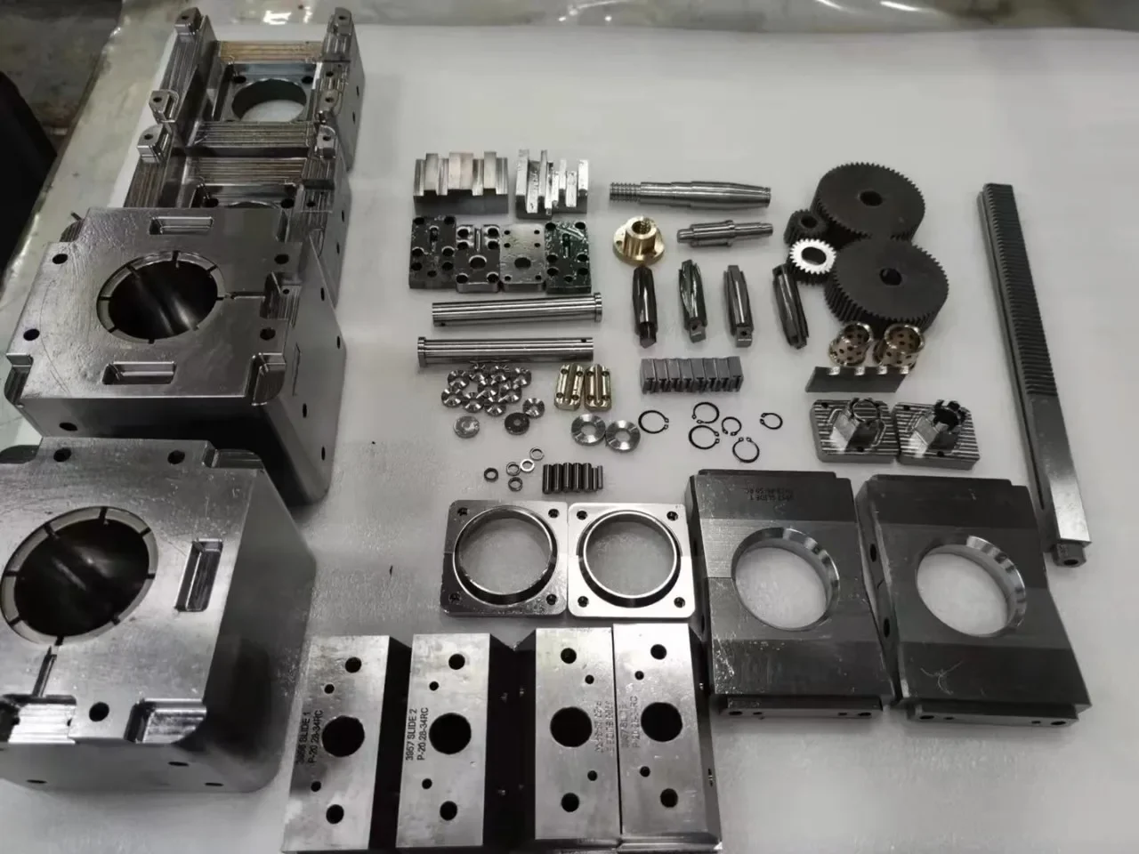 Precision Mold Mirror Electric Discharge Machine Precision Discharge Hardware Plastic Mold Electric Discharge Machine Precision