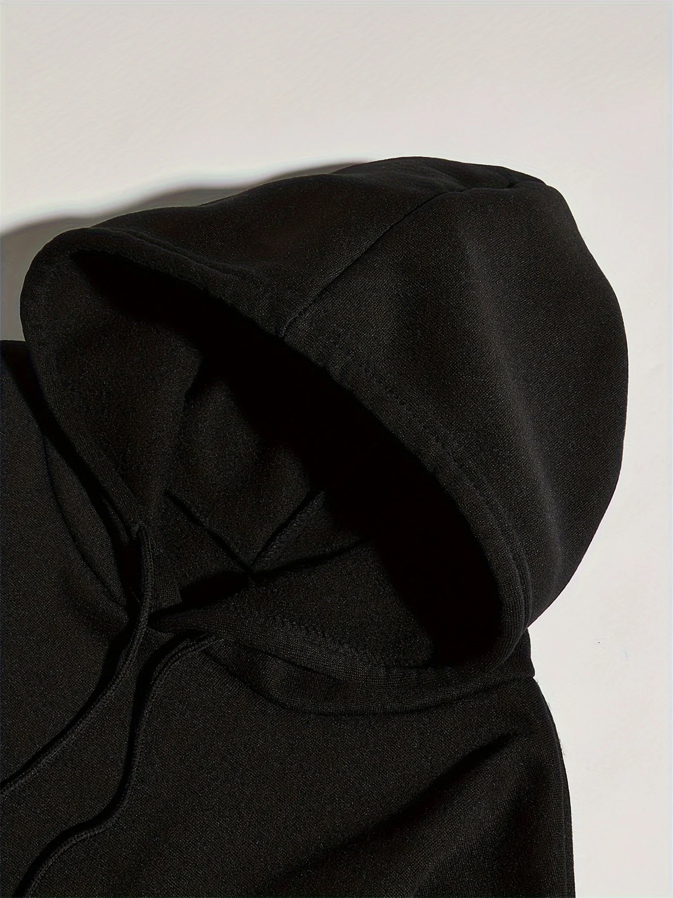 เสื้อฮู้ดแขนยาวพิมพ์ลายตัวอักษรแบบสบายๆ สไตล์ลำลองสำหรับผู้หญิงในฤดูใบไม้ร่วงและฤดูหนาว พร้อมผ้าพลัฌให้ความอบอุ่น