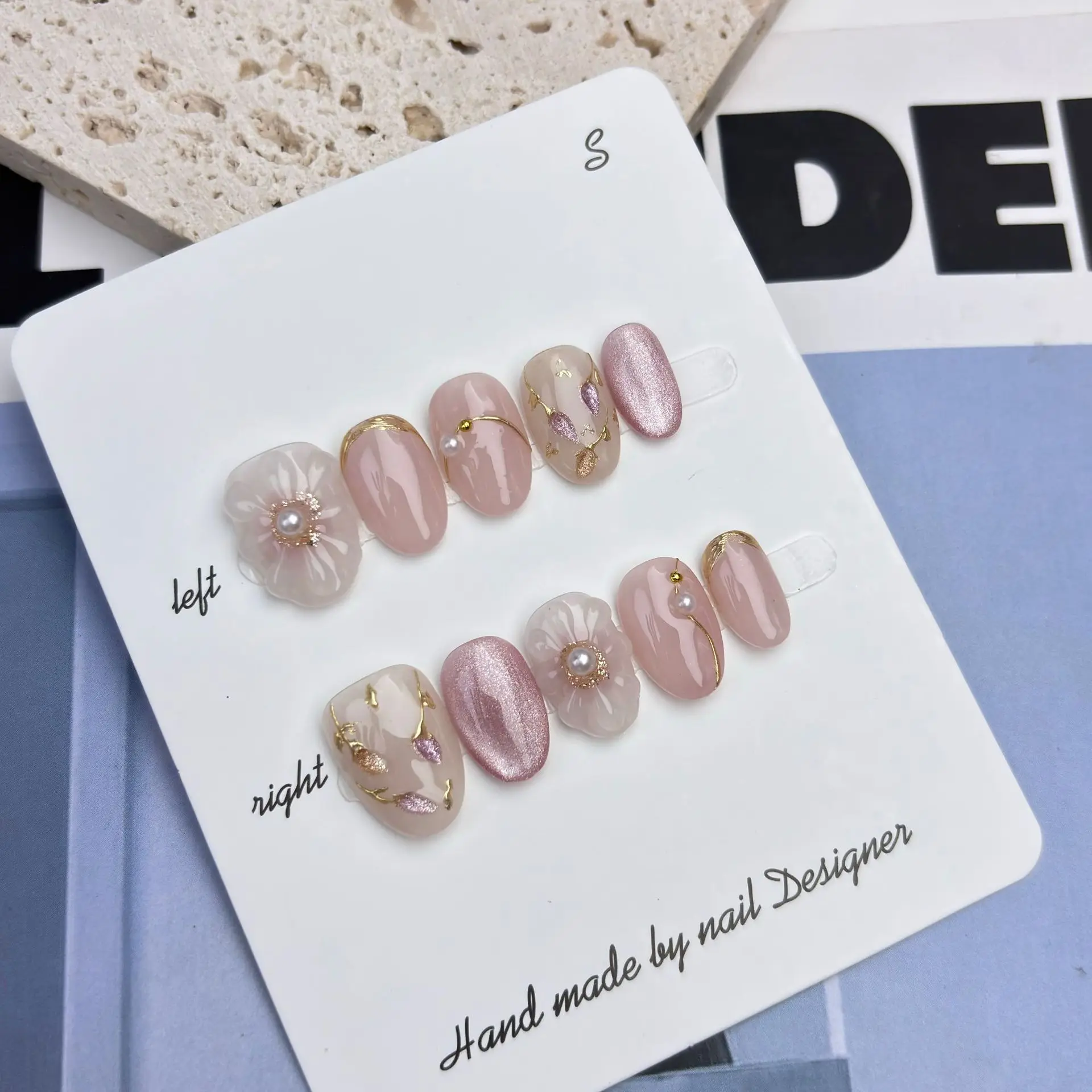 Unghie finte rosa con colla Unghie finte semplici corte a mandorla Press Ons Indossabili Lucido Copertura completa Punte per unghie acriliche con bordo dorato