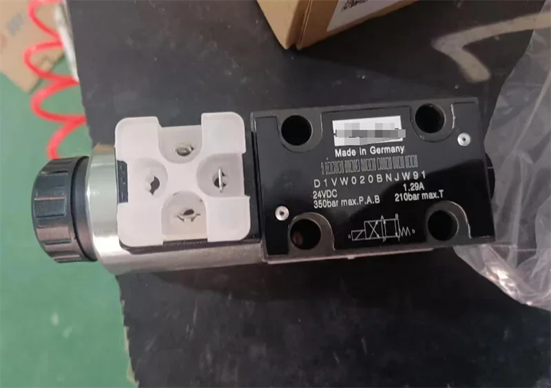 Valvola idraulica Valvola D1VW D1VW004CNJW D1VW004CNJWL91 D1VW020BNJDLJ5 D1VW030BNJW Valvola di controllo direzionale idraulica