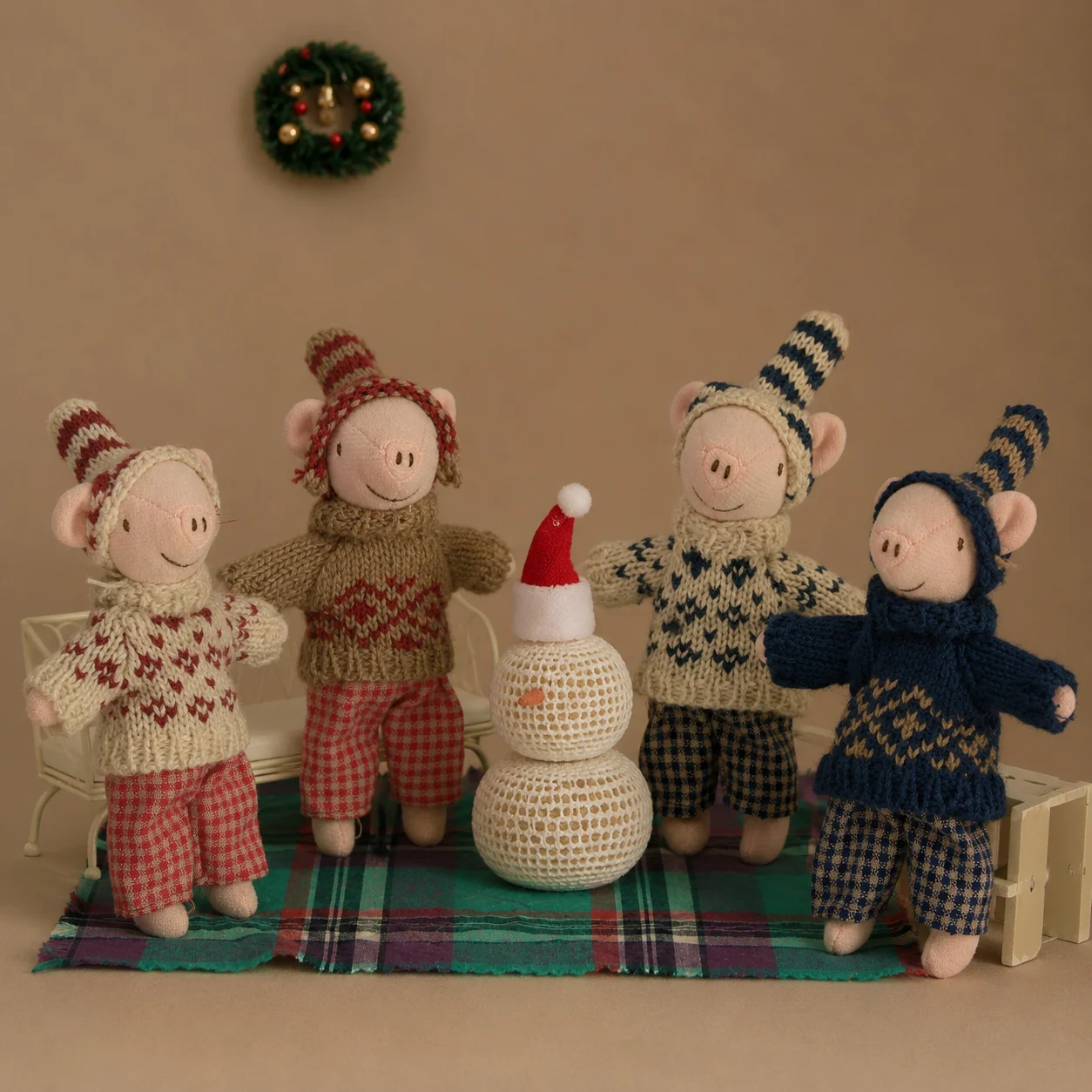 Hand-knitted little pig doll, Christmas ornament, newborn photography prop, cute stuffed toy, Christmas gift for baby