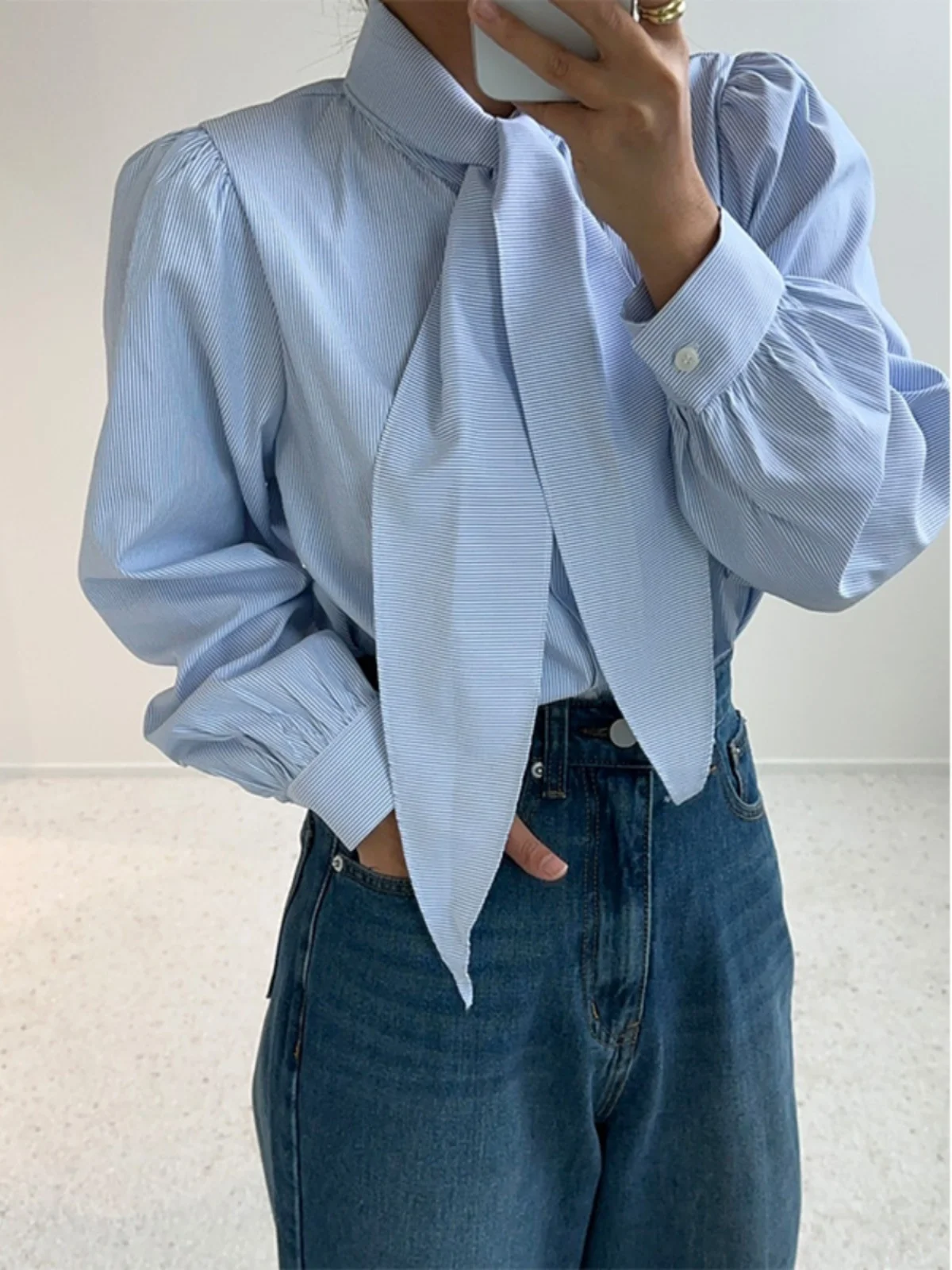 

Chic Korean Sle Striped irt Women's Loose Fit Versatile Blue Top Spring 2025 Early Season Ele Long Sve Blouse