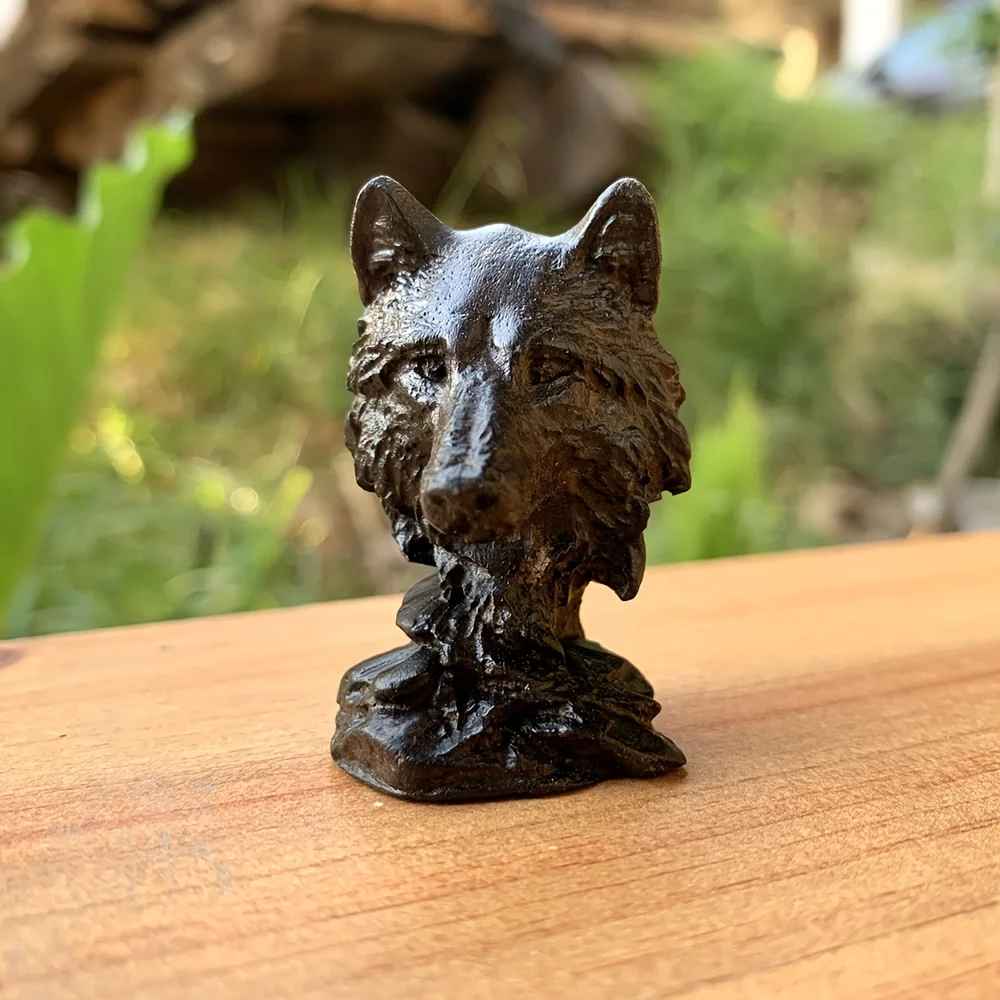 1.9 Inch Hand-Carved Wooden Creative Wolf Head Ornament Suitable for Home Animal Decoration, Craft Desktop Decoration, Handheld Ornament