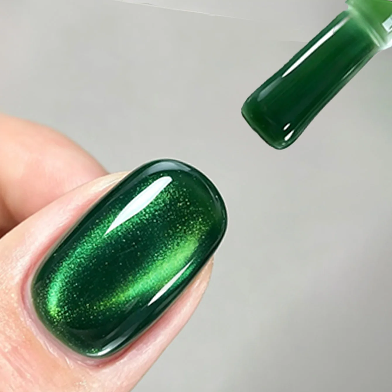 MISS SHAKA 1pcs Emperor Green Glass Beads Cat Eye Gel Nail Polish Versatile Christmas Deep Green Red Glass Beads Nail Art