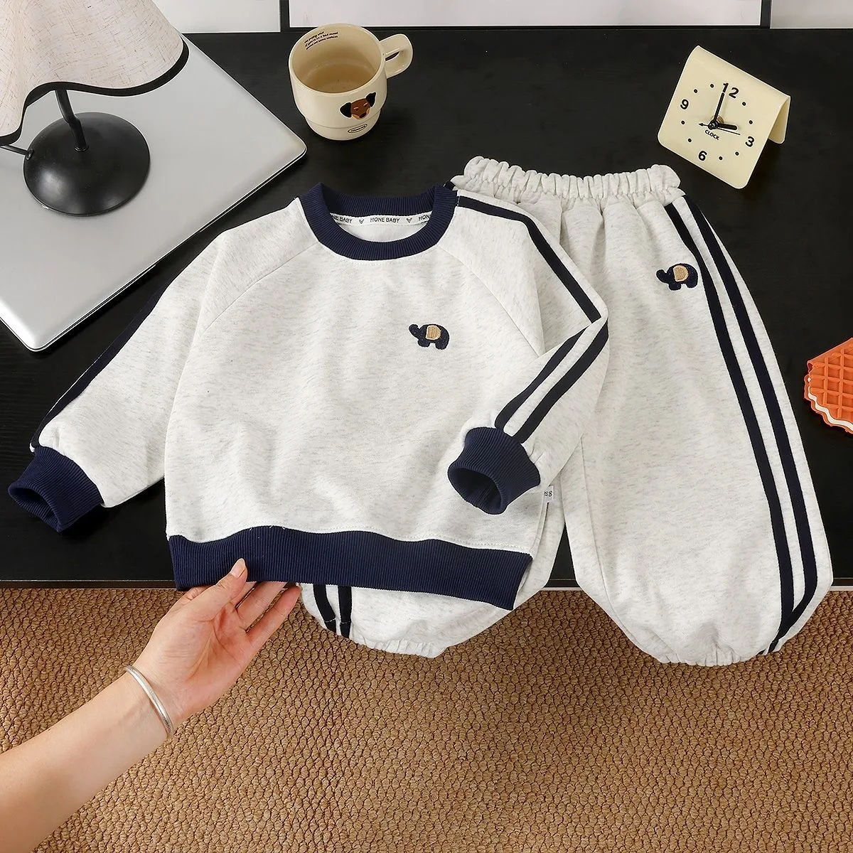Neue Herbst-Kinderkleidung, Sweatshirt-Sets für Jungen und Mädchen, Cartoon-Stickerei, Langarm-Pullover + Hose, 2-teiliger Kinder-Trainingsanzug – Detail 2
