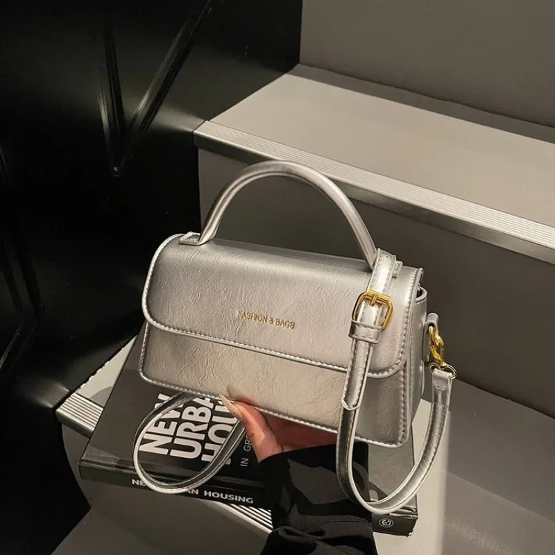 

Elegant Minimalist Parisian Designer Diaper Bags For Women Luxury Vintage Leather Large Capacity Fashionable Crossbody Bag